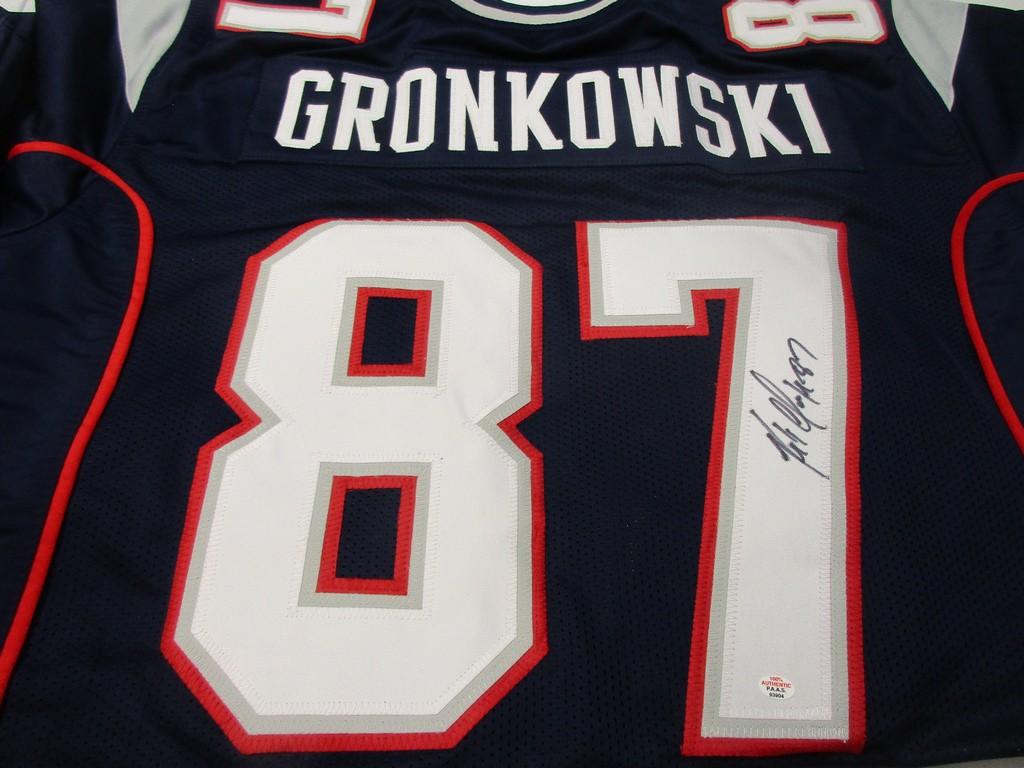 Rob Gronkowski of the New England Patriots signed autographed football jersey PAAS COA 904