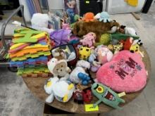 Table Lot of Childrens Toys / Blocks / Rubber Flooring & More - Please see pics for additional specs