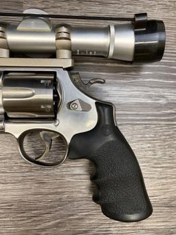 S&W MOD. 629-4 CLASSIC .44 MAG. CAL. STAINLESS STEEL DA REVOLVER W/S&W HARDCASE/DOCS/BUSHNELL SCOPE.