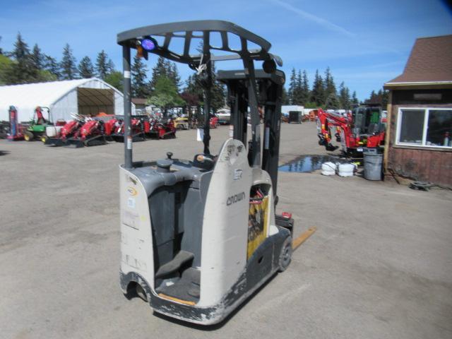 2014 CROWN NARROW ISLE STAND UP 36V ELECTRIC FORKLIFT
