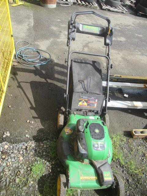 JOHN DEERE JS26 SELF-PROPELLED GAS LAWN MOWER, 7HP MOTOR, 22'' CUTTING WIDTH, ''MOMENTUM'' DRIVE