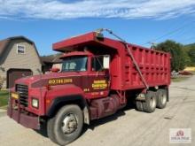 2001 Mack Dump Truck