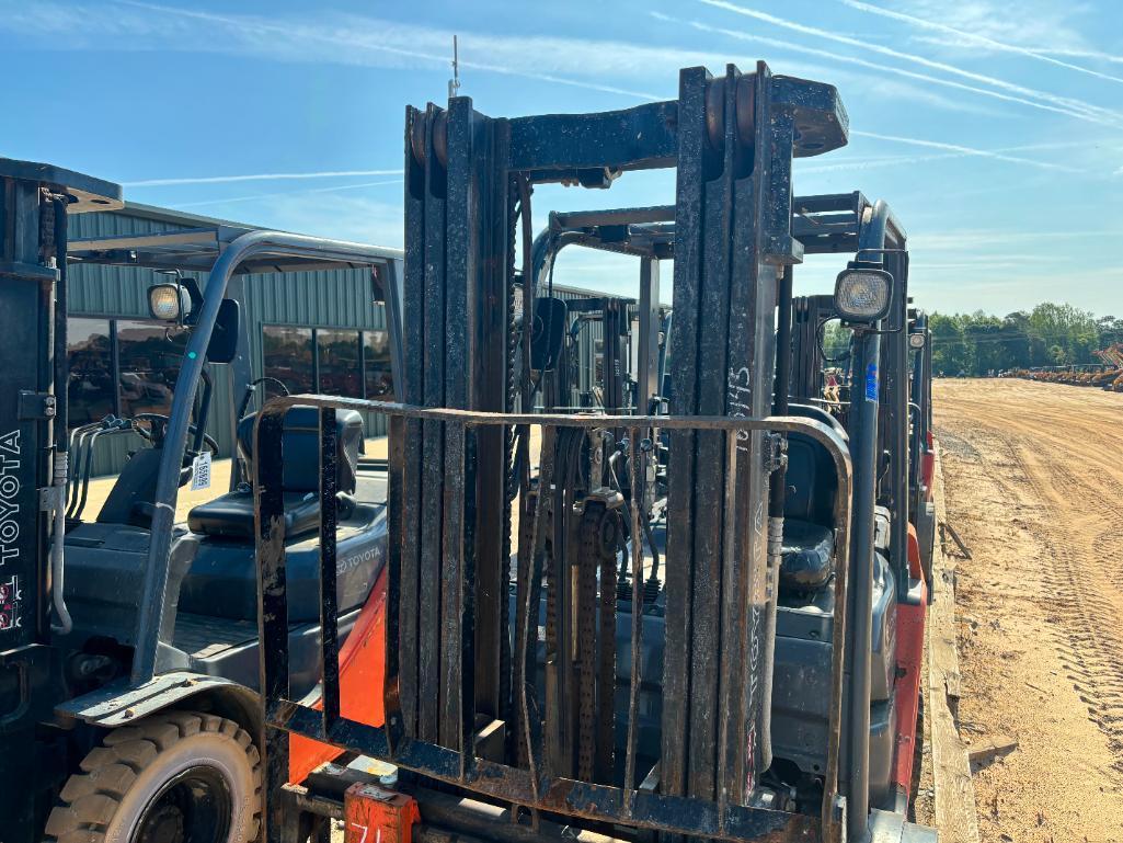 2017 TOYOTA 8FGU25 STRAIGHT MAST FORKLIFT