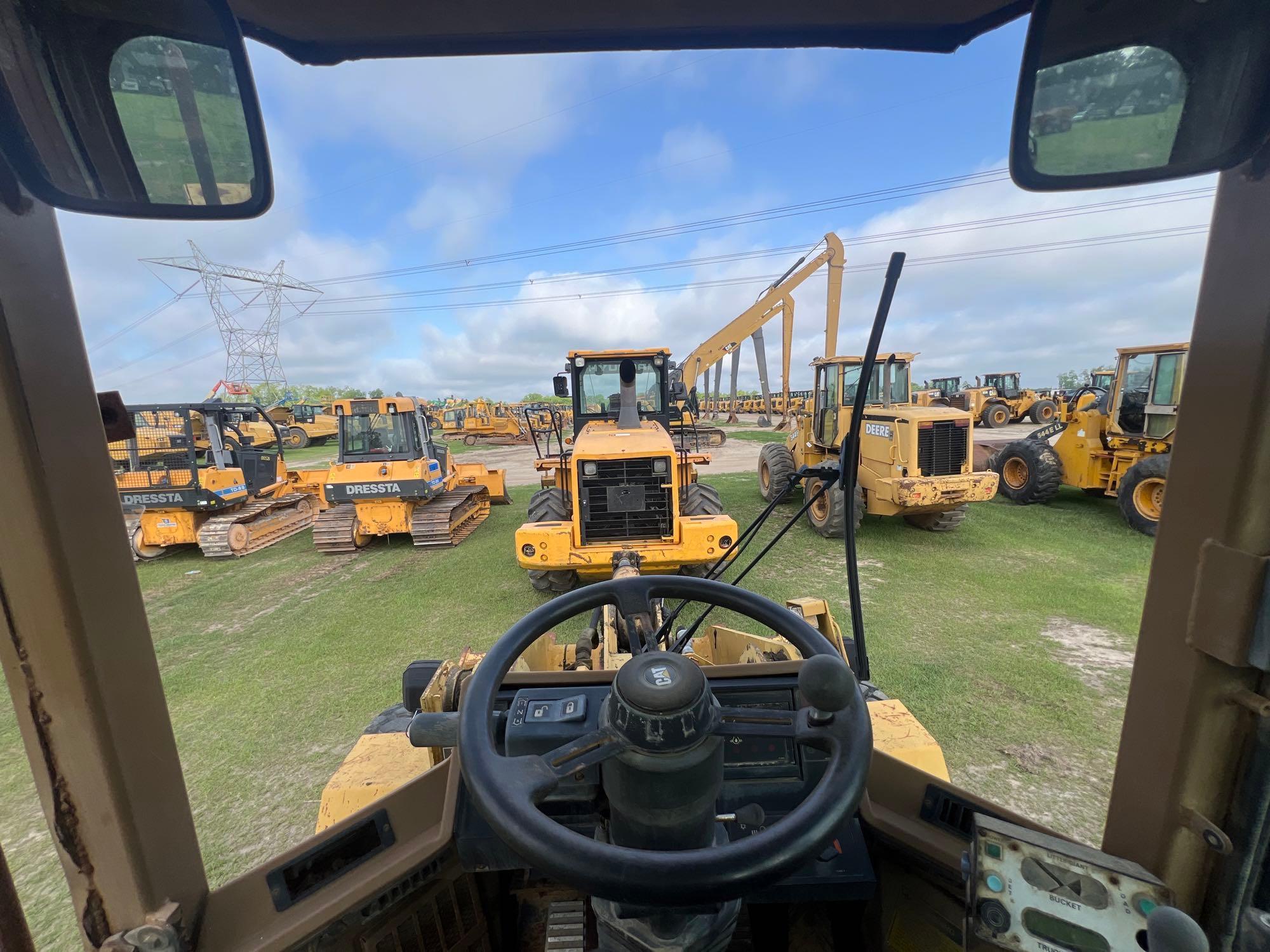 1995 CATERPILLAR 924F LOADER