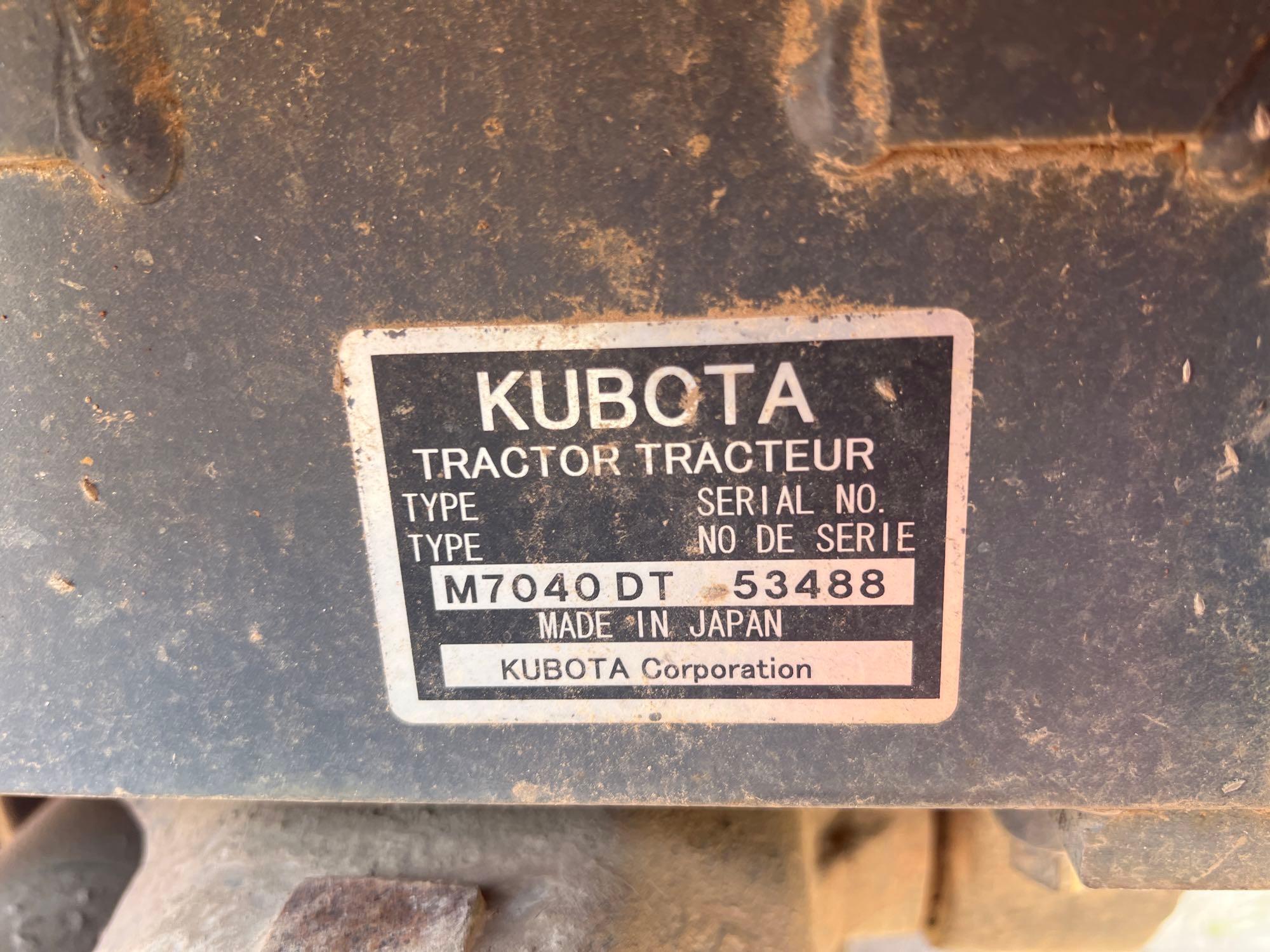 KUBOTA M7040 TRACTOR