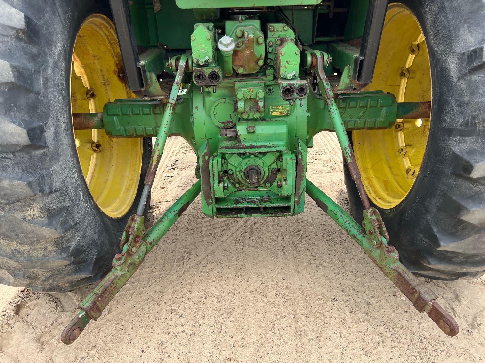 JOHN DEERE 4040 TRACTOR