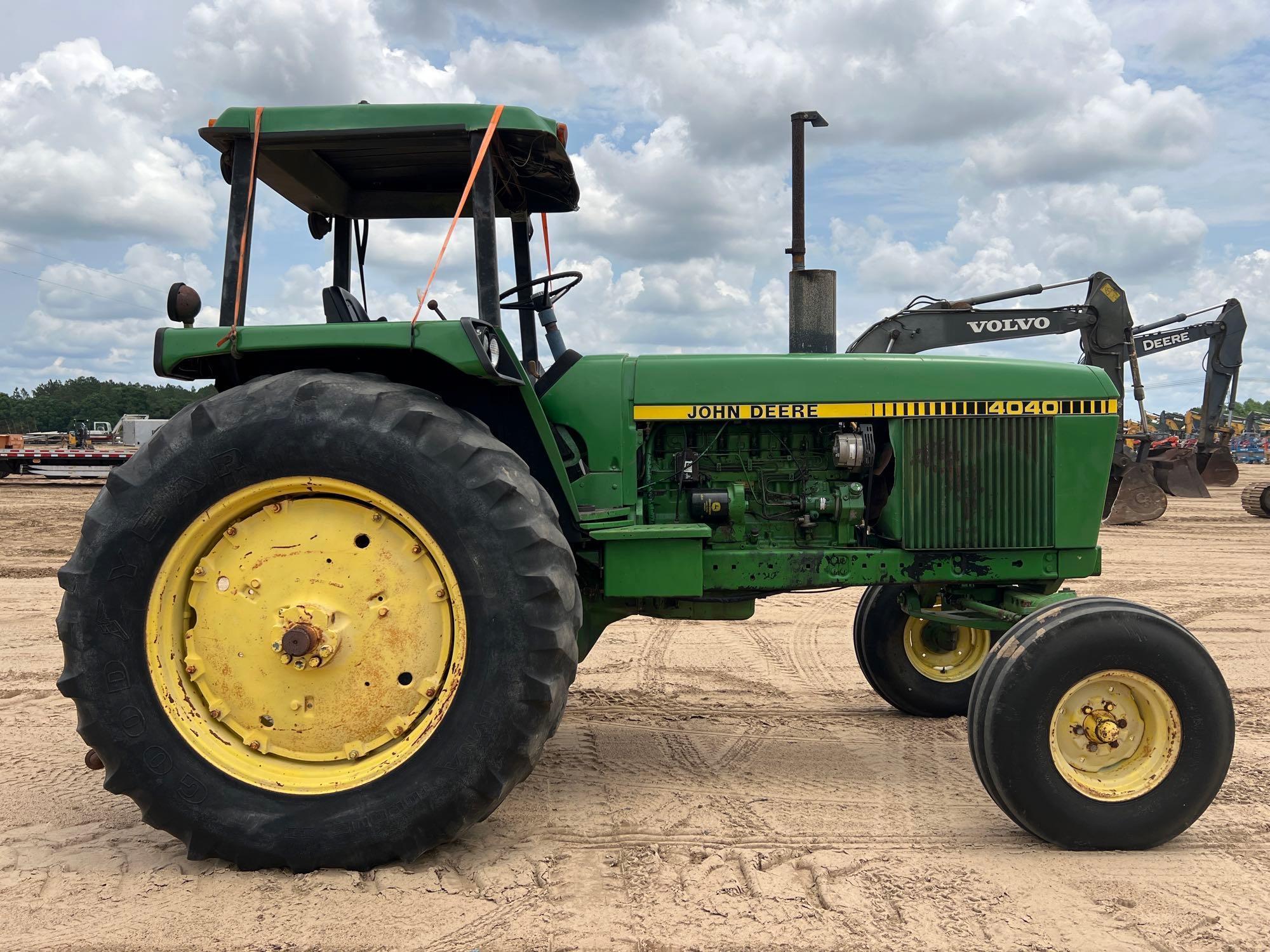 JOHN DEERE 4040 TRACTOR