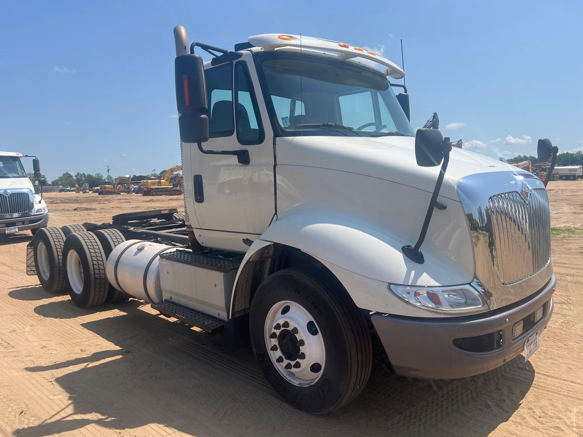 2016 INTERNATIONAL 8600 DAY CAB T/A ROAD TRACTOR