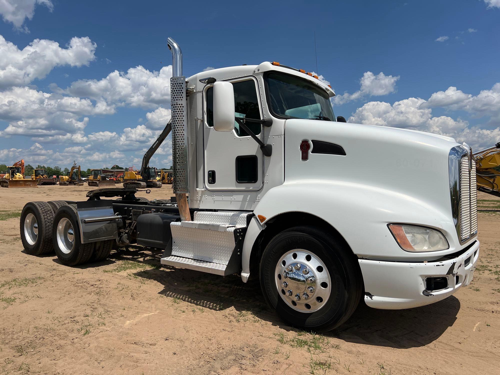 2014 KENWORTH T660 DAY CAB T/A ROAD TRACTOR