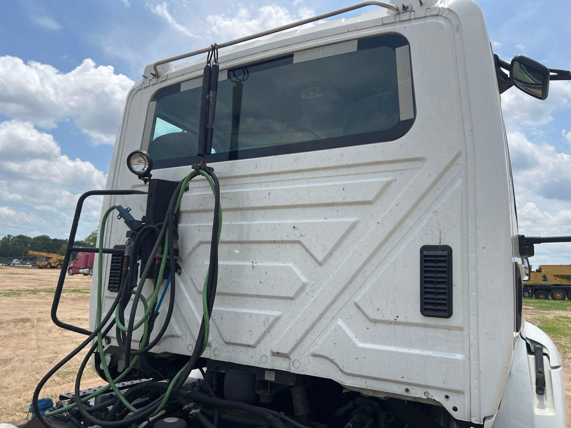 2017 INTERNATIONAL 8600 DAY CAB T/A ROAD TRACTOR