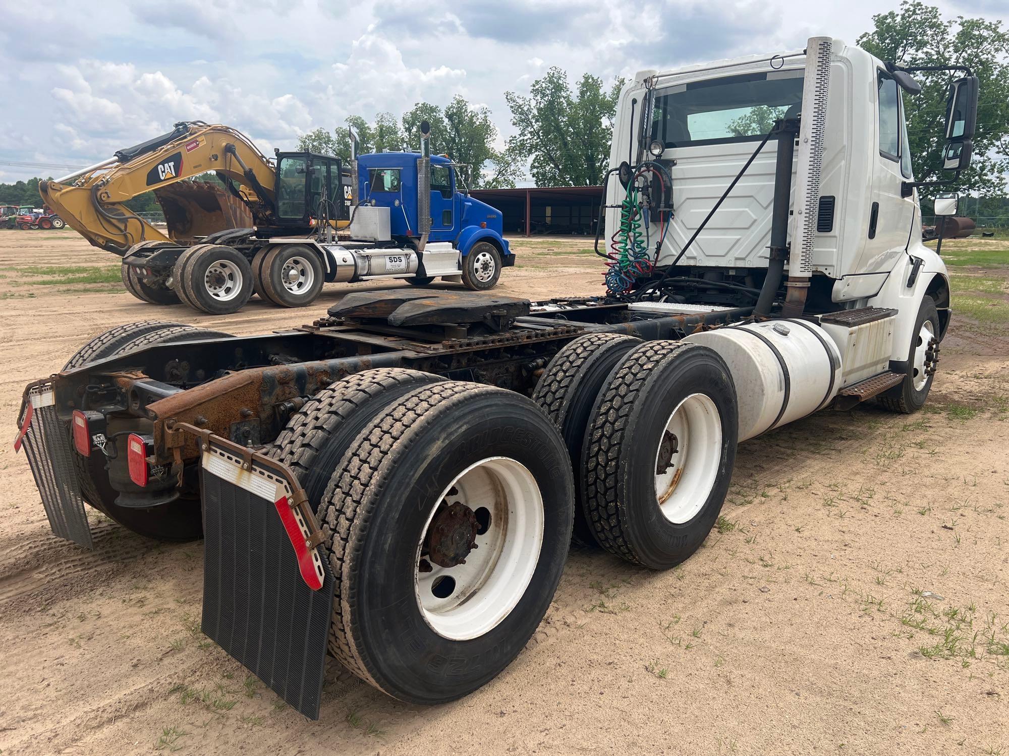 2016 INTERNATIONAL 8600 DAY CAB T/A ROAD TRACTOR