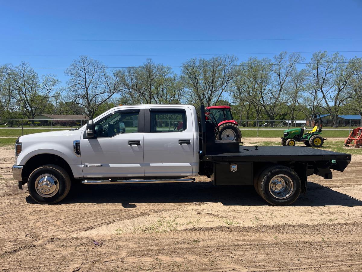 2019 FORD F350 XL CREW CAB FLATBED TRUCK