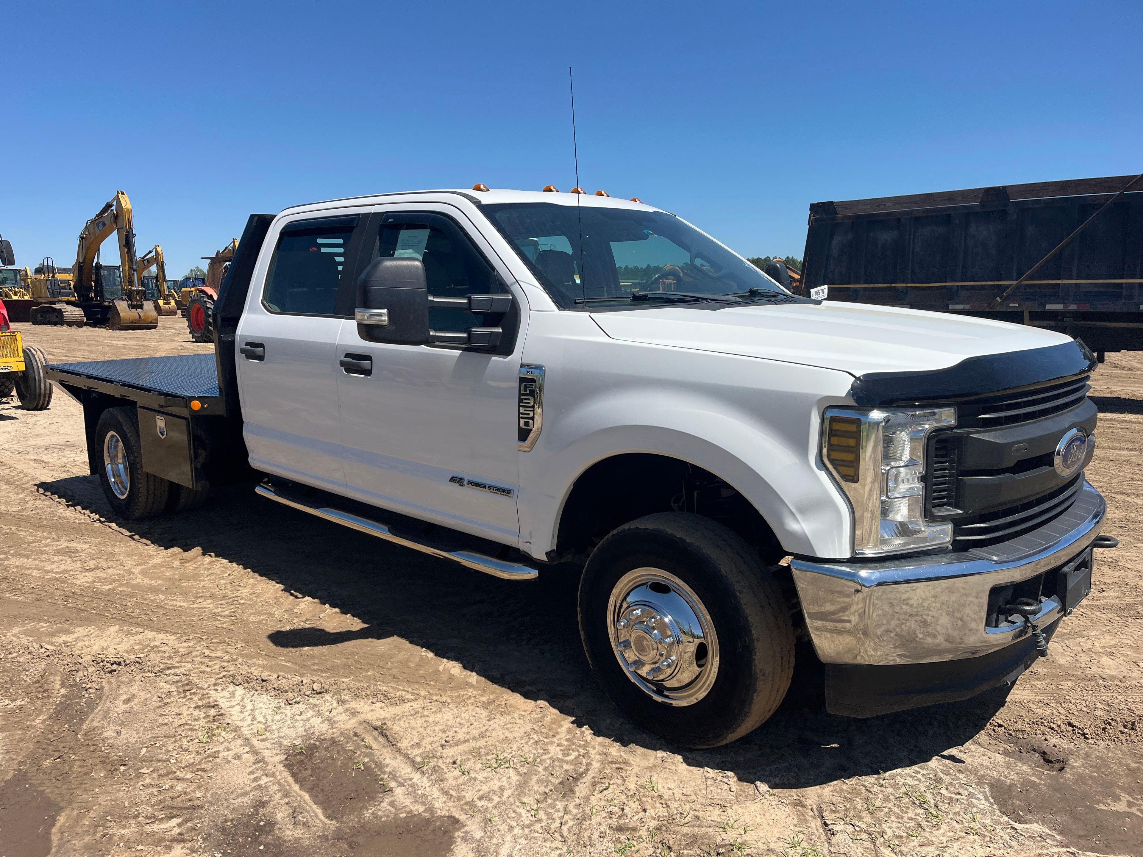 2019 FORD F350 XL CREW CAB FLATBED TRUCK