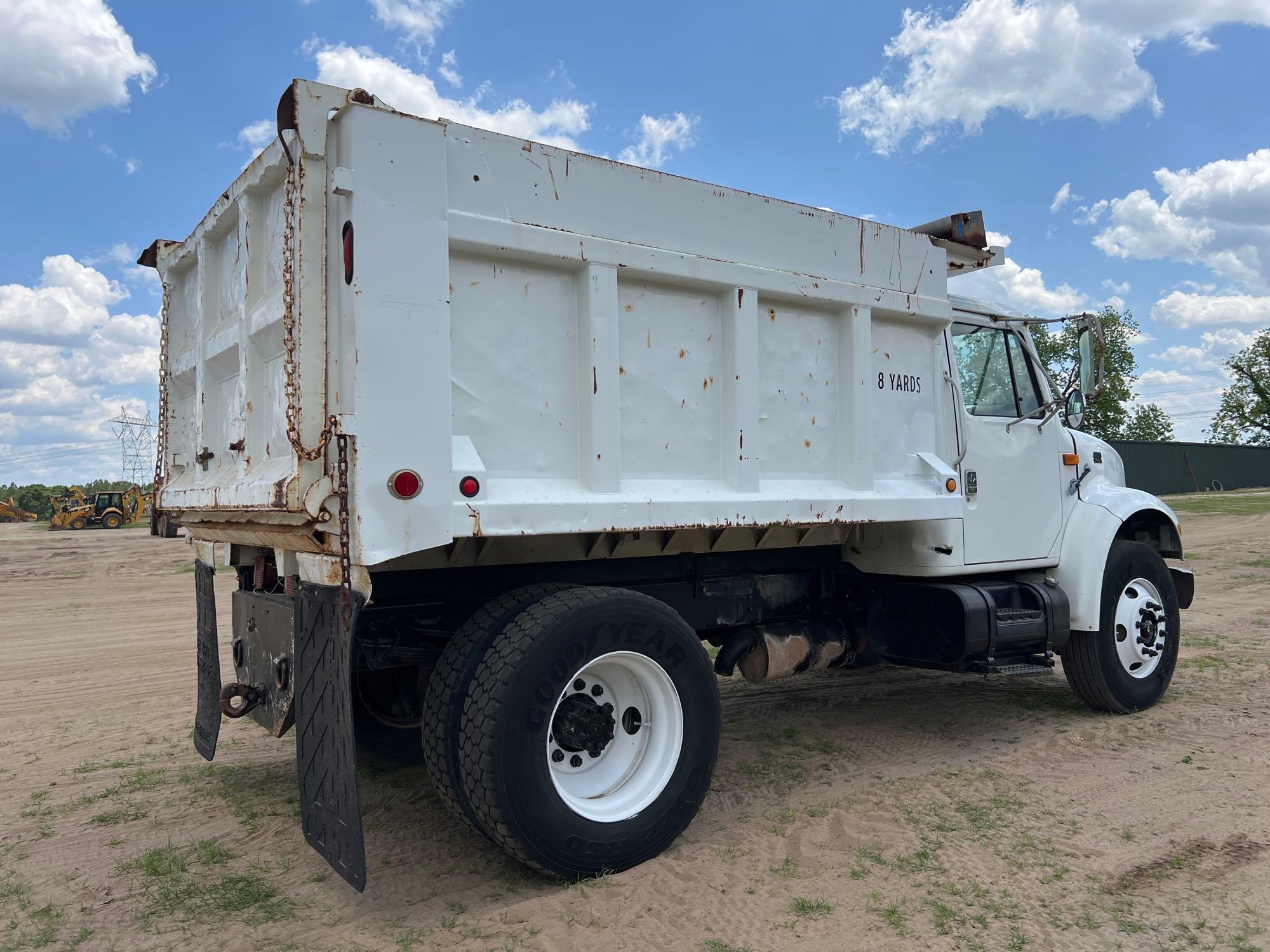 1998 INTERNATIONAL 4700 S/A DUMP TRUCK