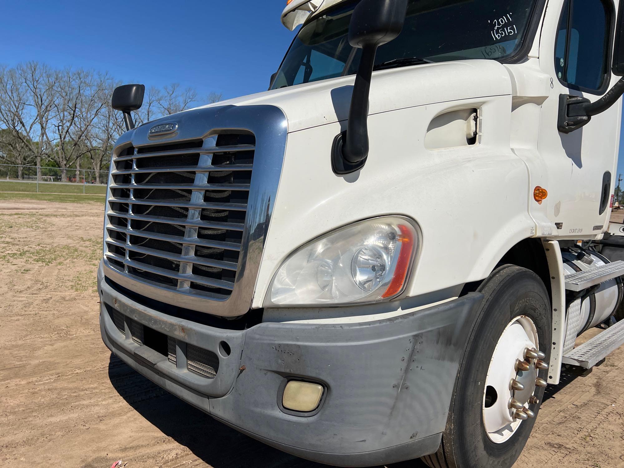 2011 FREIGHTLINER CASCADIA DAY CAB ROAD TRACTOR