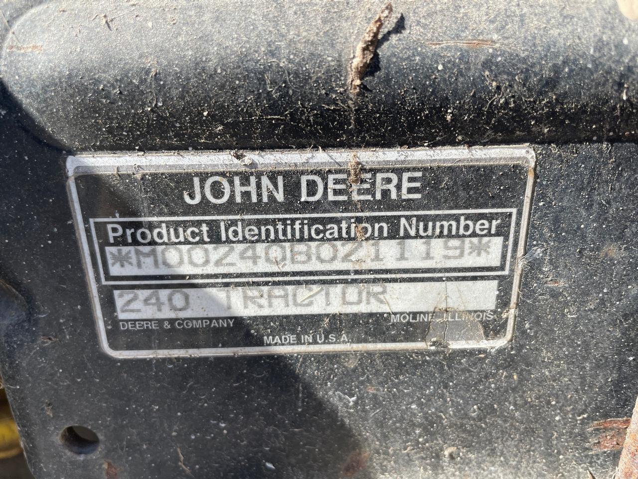 John Deere 240 Lawn Tractor