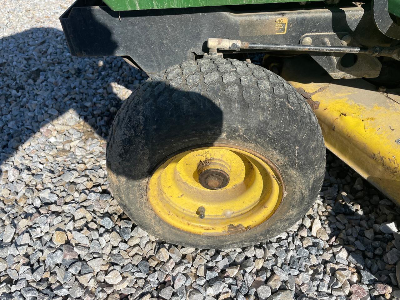 John Deere 240 Lawn Tractor