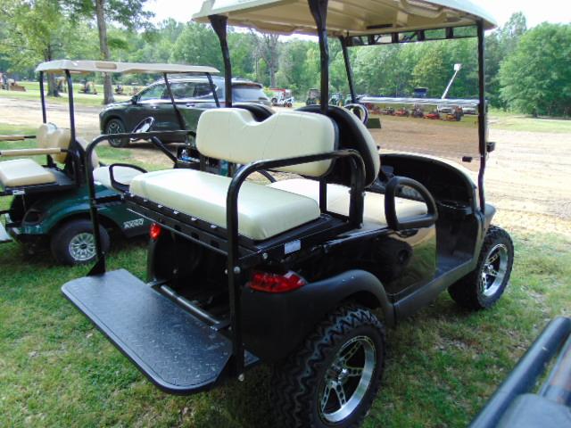 2013 CLUB CART W/ CHARGER