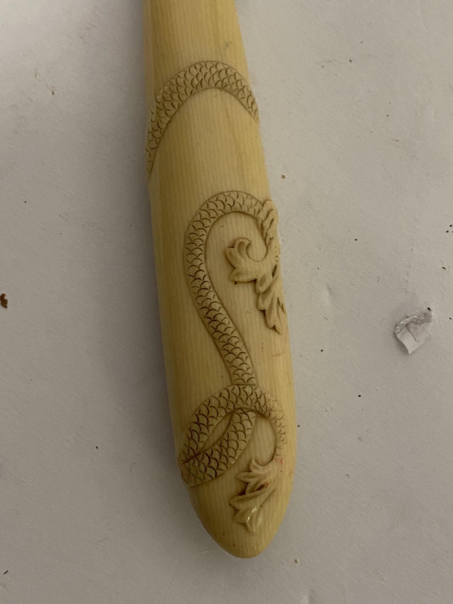 CARVING SET WITH DRAGON HANDLES