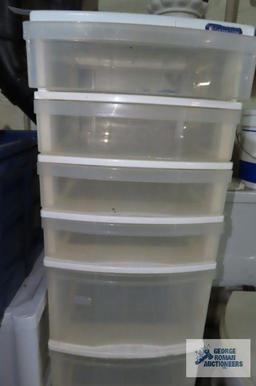 Plastic storage containers
