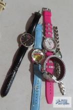 Lot of decorative ladies watches