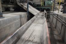 Morbark 17" x 35' x 5.5" Deep Vibratory Conveyor w/Dust Screen, transition