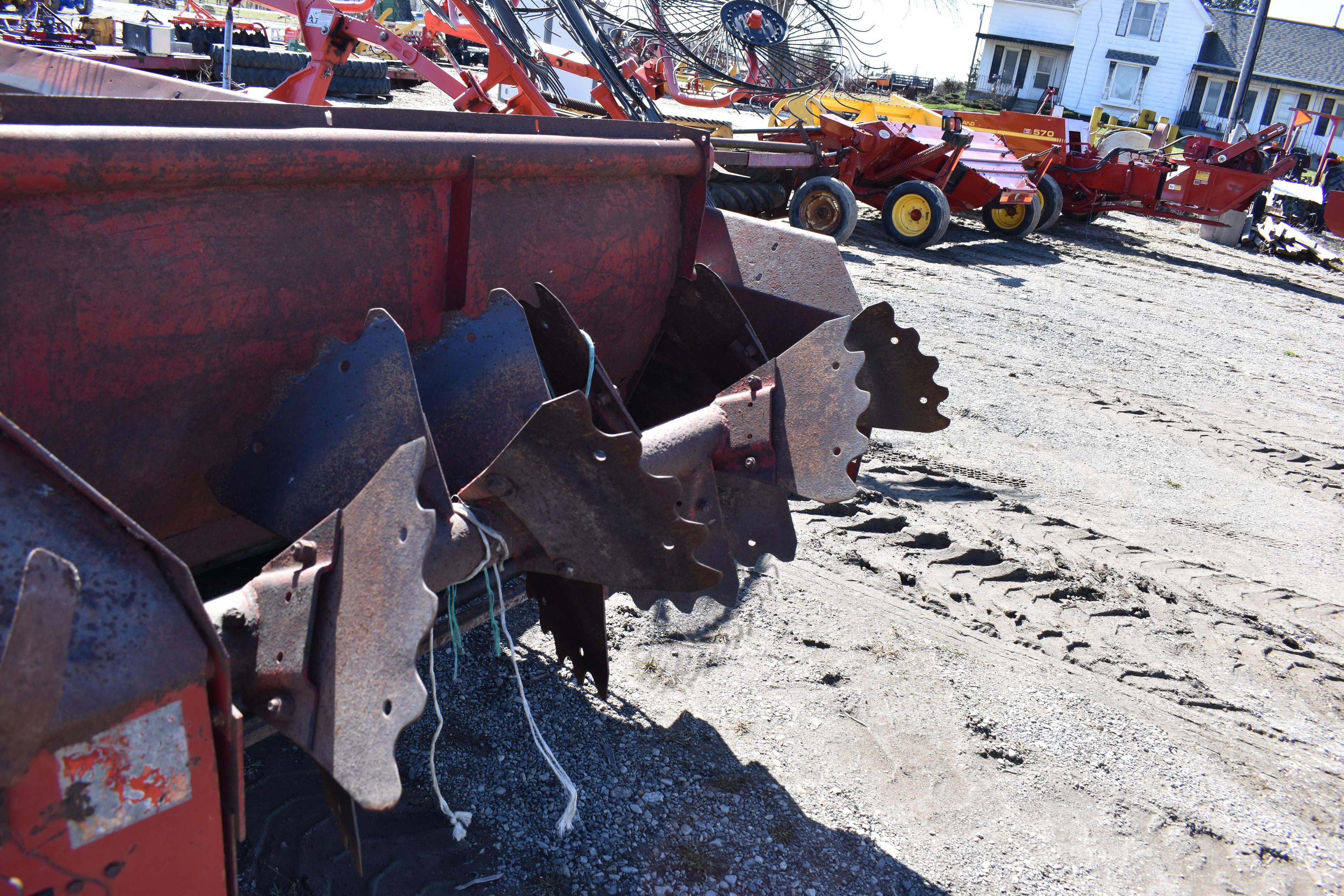 New Holland 680 Manure Spreader