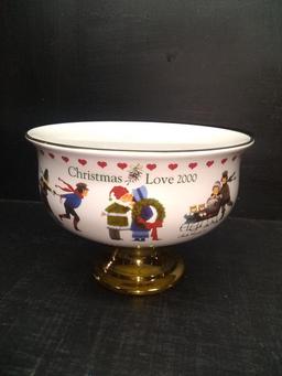 Charles Wysocki 2000 Pedestal Christmas Bowl