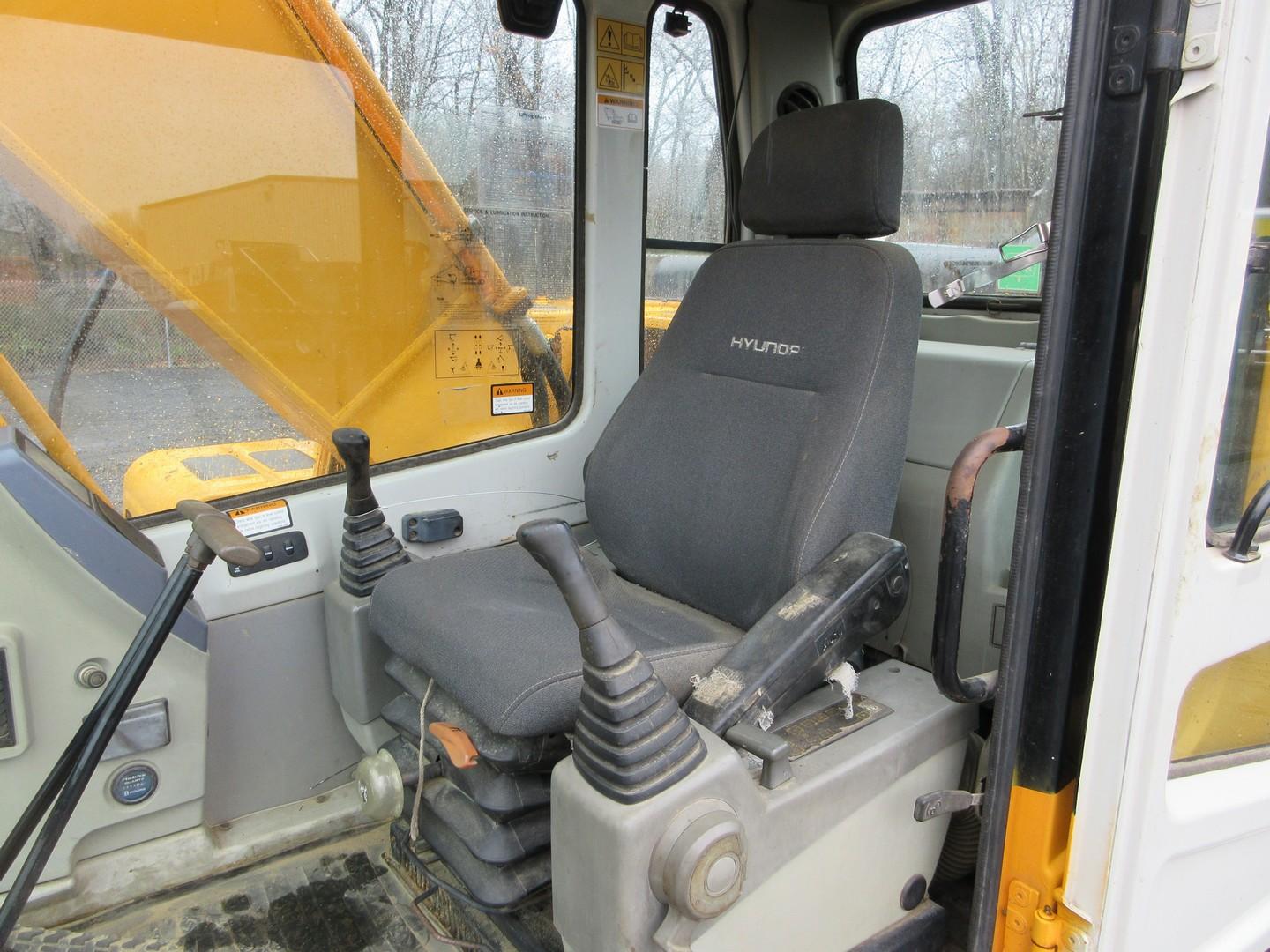 2004 Hyundai Robex 210LC-7 Hydraulic Excavator