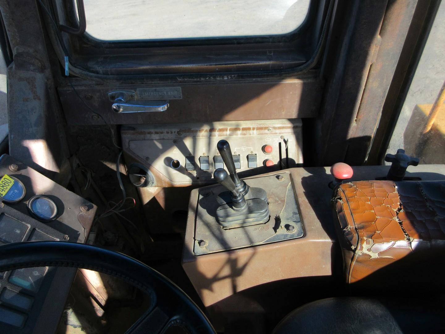 1989 Dresser 555 Rubber Tire Wheel Loader