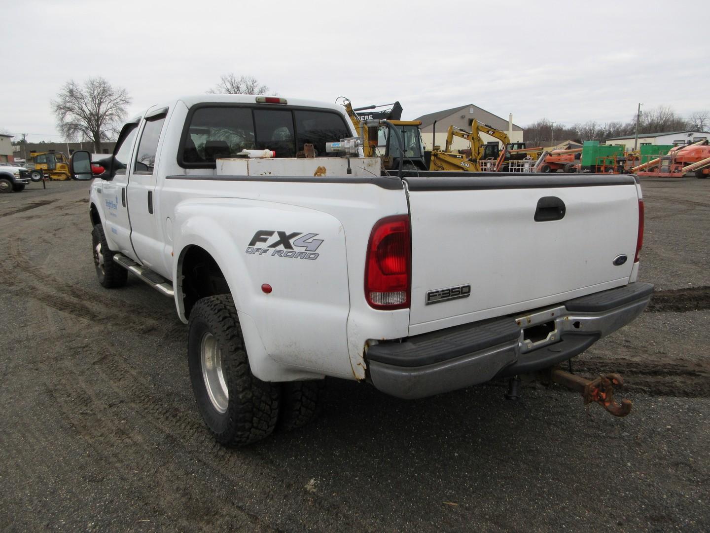 2004 Ford F-350 Crew Cab Dually Pickup