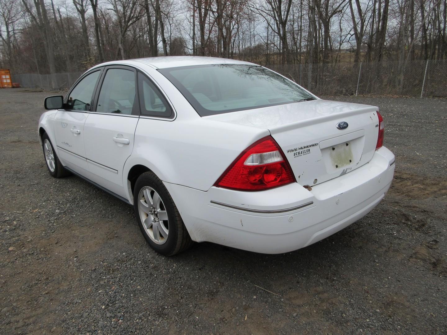 2006 Ford Five Hundred SEL Automobile