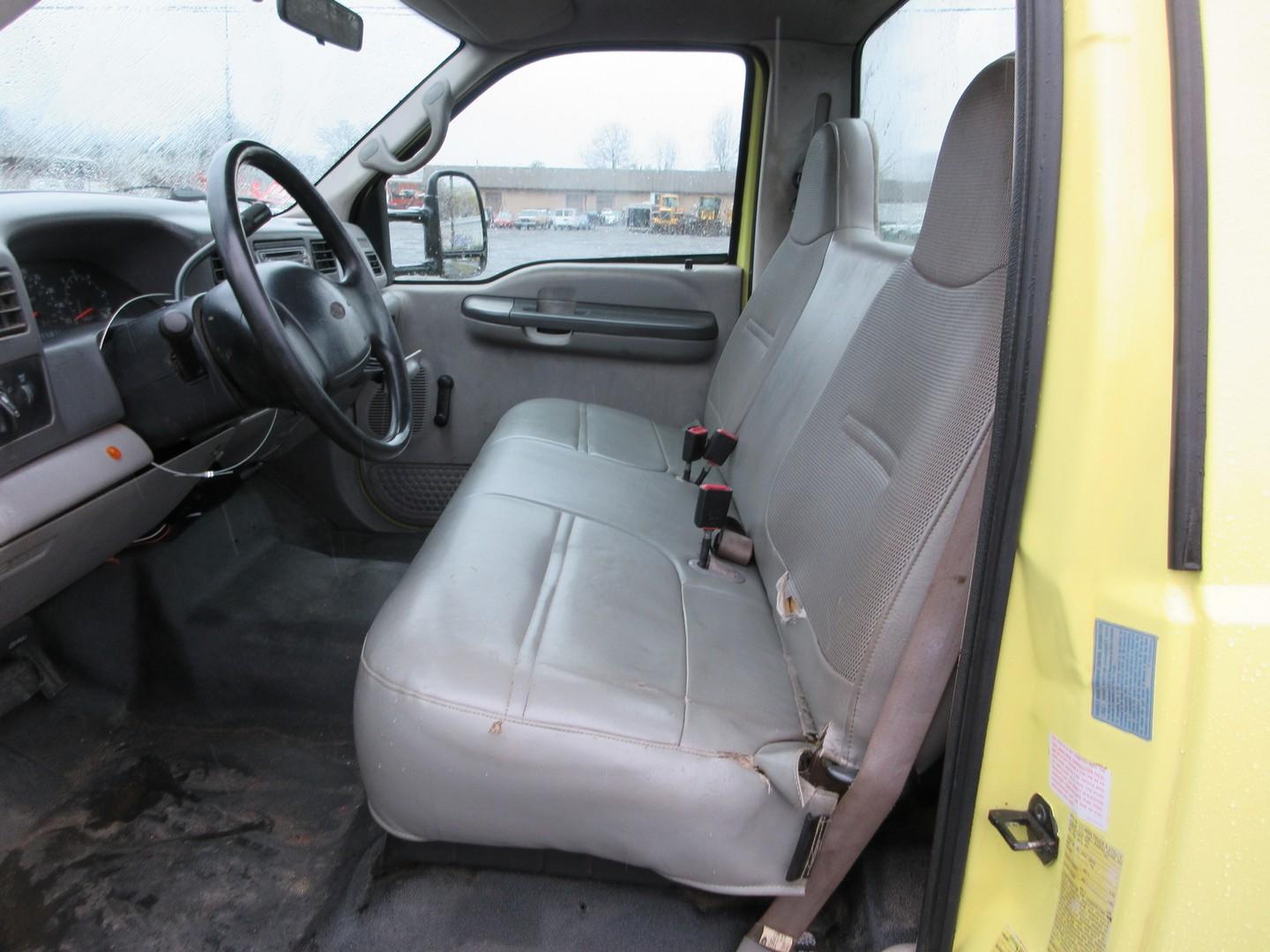 2000 Ford F-550 XL S/A Cab & Chassis