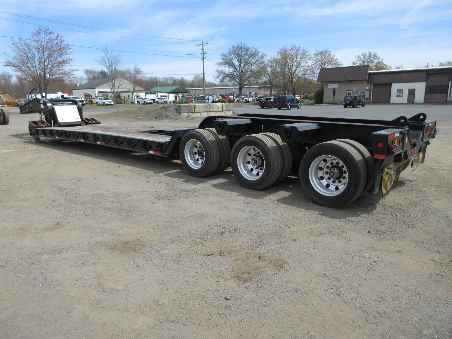 2005 Fontaine TL50FLD Tri/A Lowbed Trailer