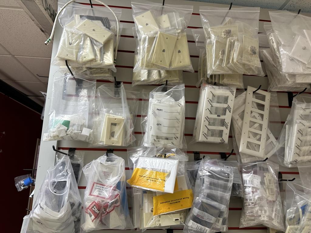 LOT CONSISTING OF: SWITCHES AND PLATE COVERS