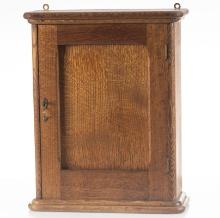 Antique quarter sawn oak wall hanging Medicine Cabinet, circa 1900, single door with fitted interior