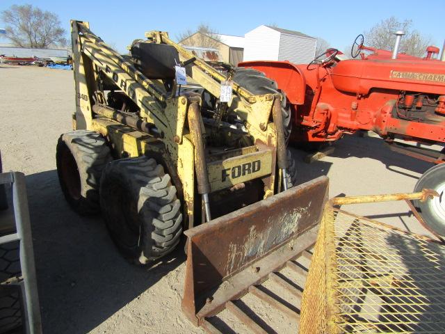 1661. 483-1257, FORD 340 GAS SKID STEER LOADER, CAGE, MANURE FORK, TAX / SI