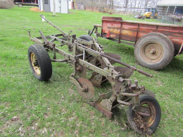 142. JOHN DEERE 55 ABH 3 X 16 INCH HYD. LIFT PLOW, COULTERS