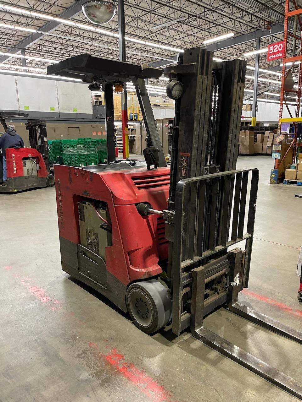 Raymond - Stand Up Forklift - Model 425-C40TT