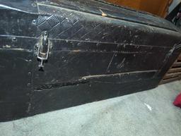 (BR1)ANTIQUE DOME TOP STEAMER TRUNK, 28X14X13 1/2"H