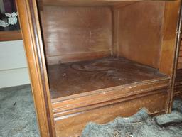 (BR1)VINTAGE MAHOGANY BEDSIDE TABLE WITH 2 CUBBIES, 15"X 14 1/2"X 26 1/2"H, DISPLAYS COSMETIC WEAR