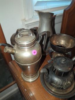 (BR1) LOT OF SILVERPLATE. VARIOUS SIZES, CARAFE, COFFEE POT, TEA POT, PLATE, ETC