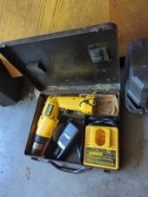 (GAR) DEWALT DW945 CORDLESS VSR DRILL, USED. COMES WITH BATTERY, CHARGER, AND METAL STORAGE CASE
