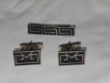 Vintage Sterling Silver Maze Tie Clip and Cuff Links. Weighs approx. 13.7 grams....Measurement in