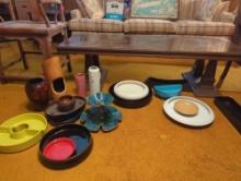 (LR) LOT OF VINTAGE ITEMS, HEAVY CERAMIC MCM DISPLAY BOWLS, MCM SERVING DISHES, RED AND BLACK