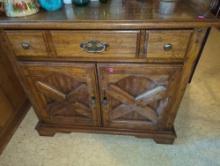 (KIT) HUNTLEY BY THOMASVILLE FURNITURE VINTAGE STYLE WOODEN SERVER WITH BACKSPLASH, 1 DRAWER OVER 2