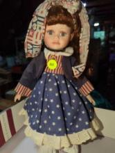 (GAR) BEAUTIFUL VINTAGE SAD SCHOOL GIRL PORCELAIN DOLL ON STAND, MEASURE APPROXIMATELY 12 INCHES