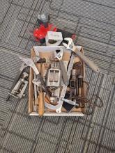 BOX OF MISCELLANEOUS: HAND TOOLS