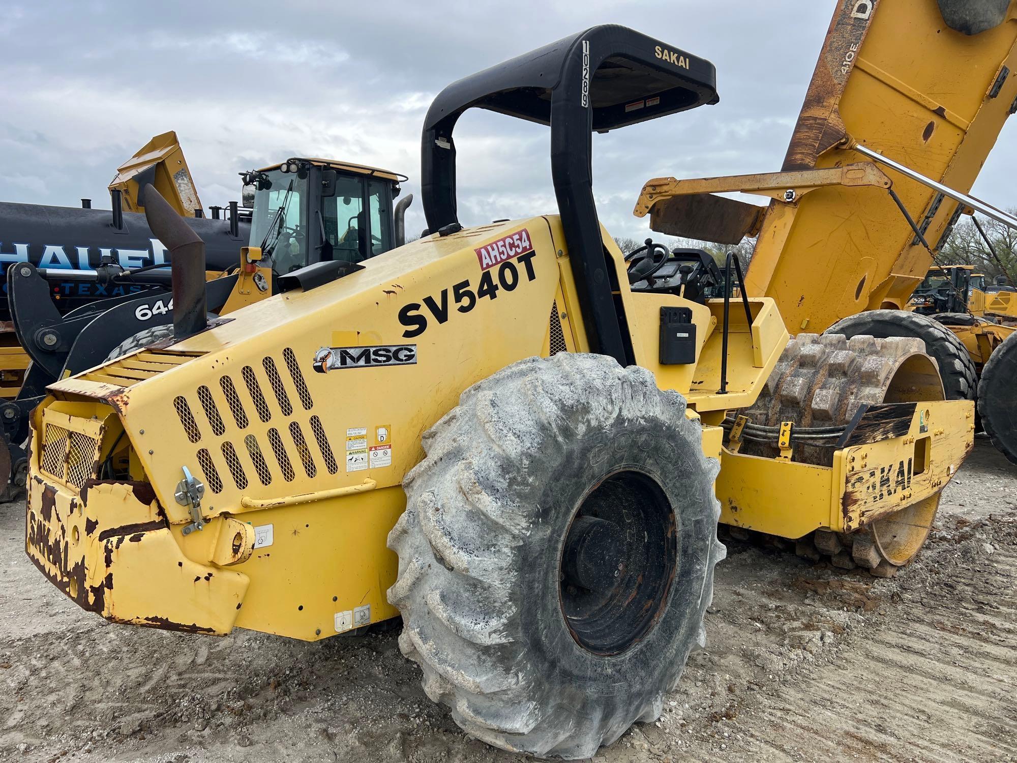 2014 SAKAI SV540T VIBRATORY ROLLER SN:10289 powered by Cummins diesel engine, equipped with OROPS,