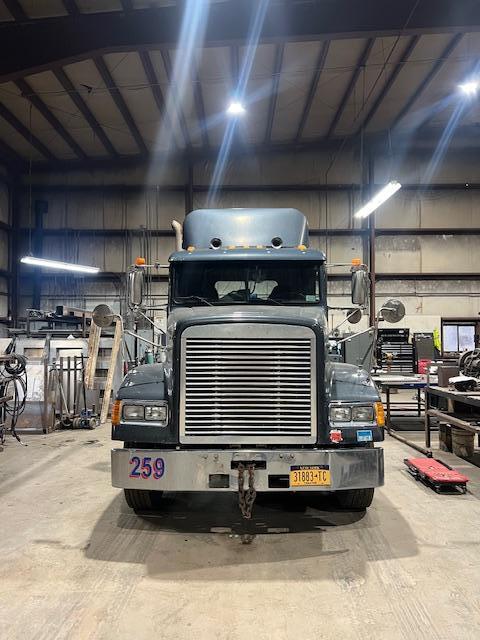 2001 FREIGHTLINER...FLD120 TRUCK TRACTOR VN:07091 powered by Cat C15 diesel engine, equipped with